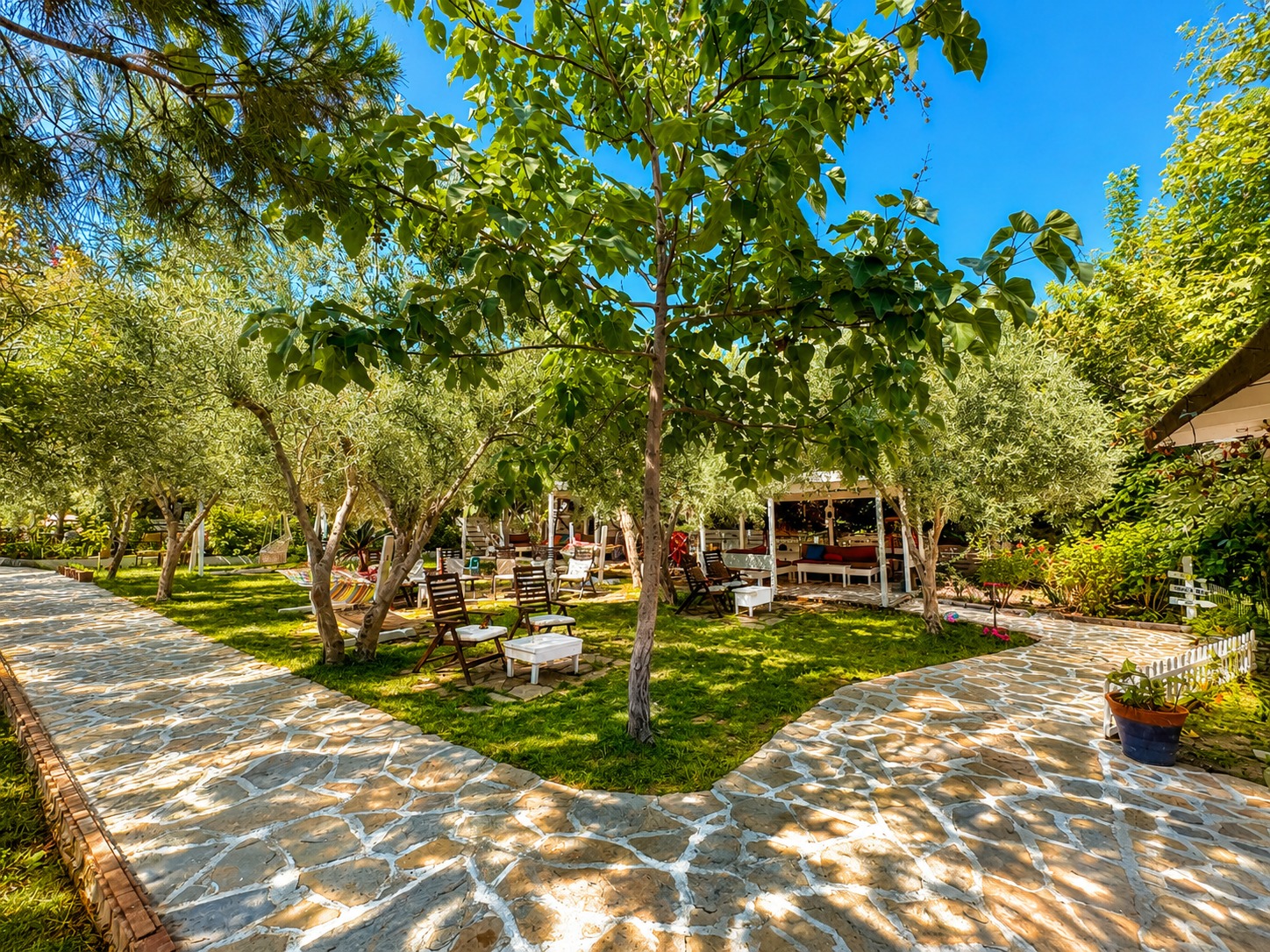 Arşipel Otel bahçe görseli 1